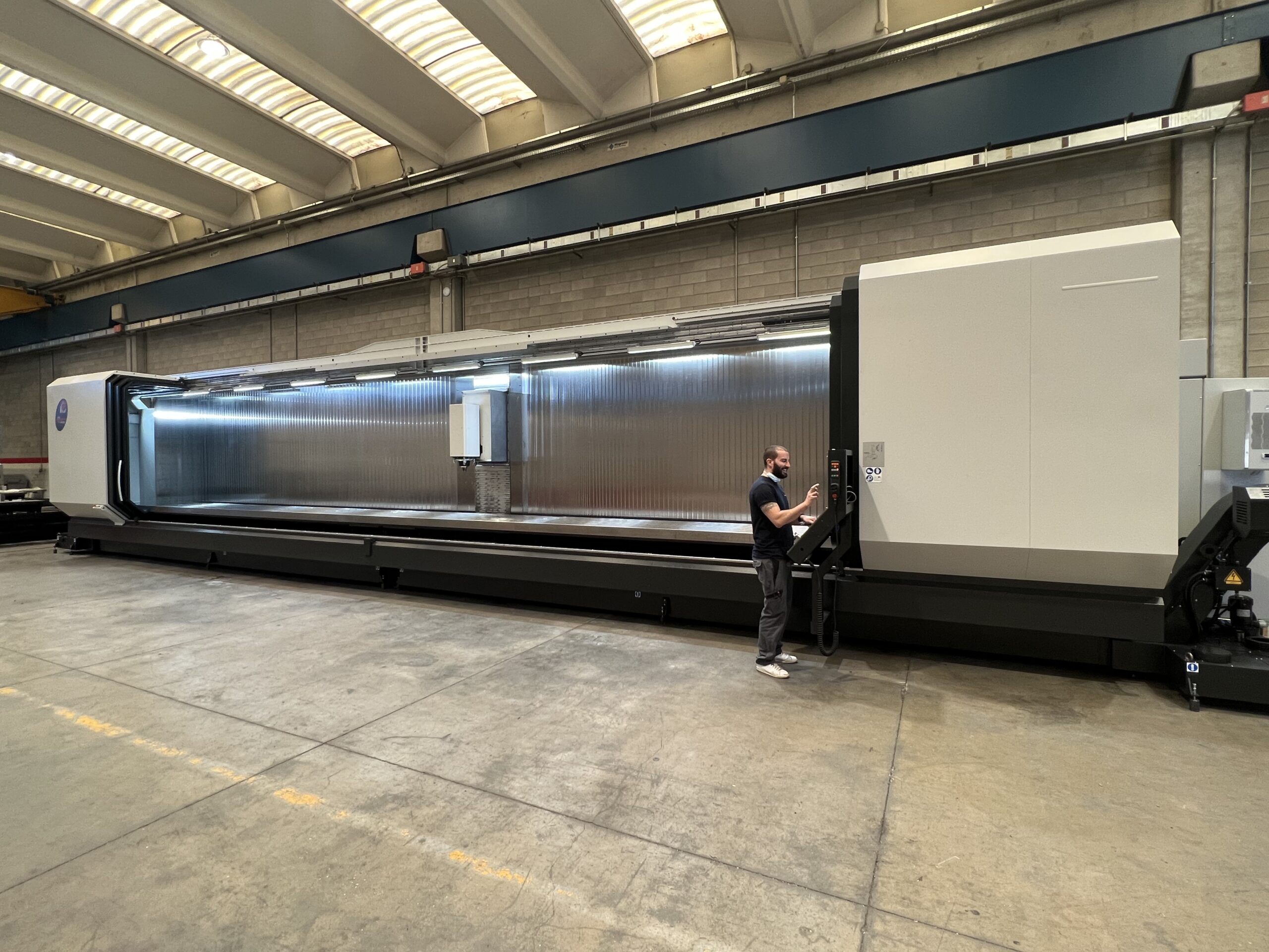 Vertikal Bearbeitungszentrum LEONARD BIG extralang Vertikal Bearbeitungszentrum LEONARD BIG extralang